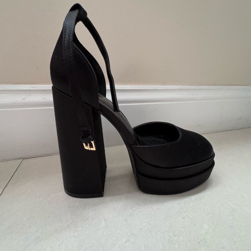 SATIN BLACK PLATFORM PUMPS